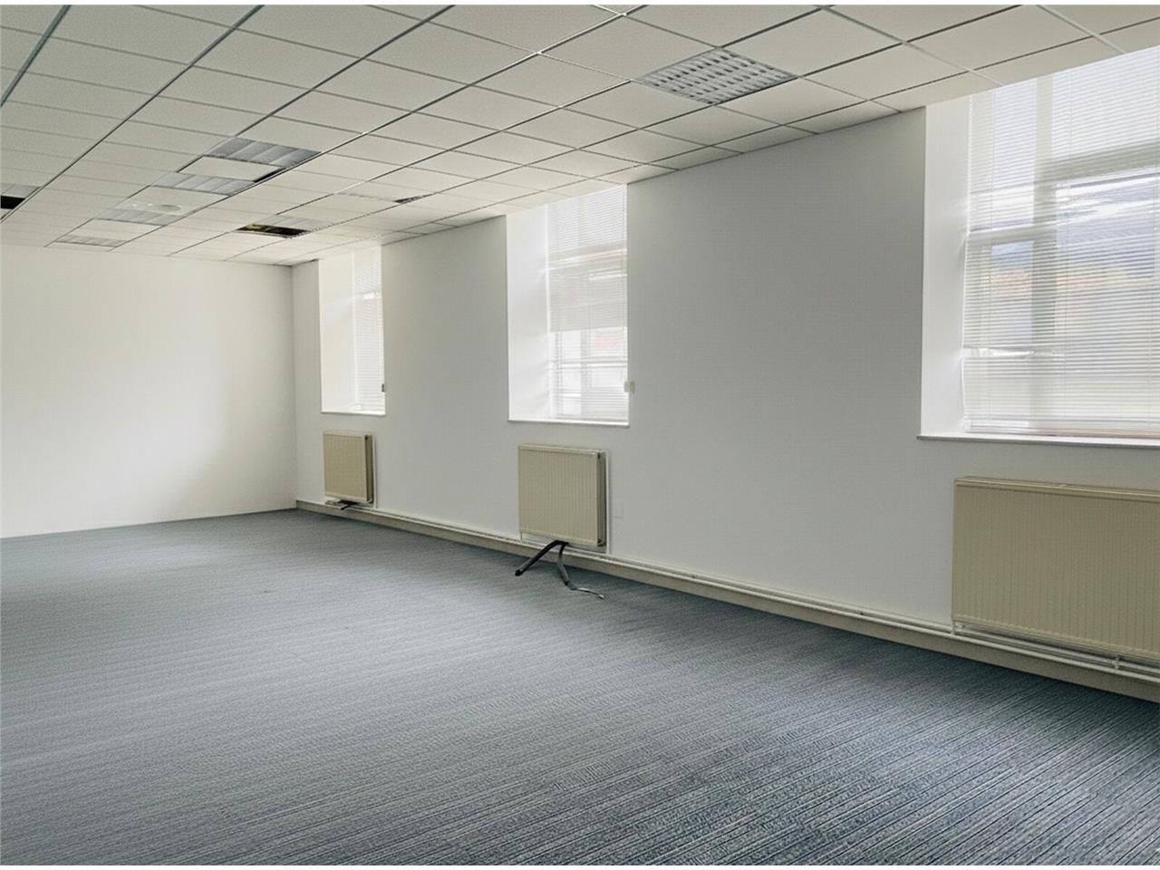 À vendre : bureaux de 227 m² situé en rez-de-chau