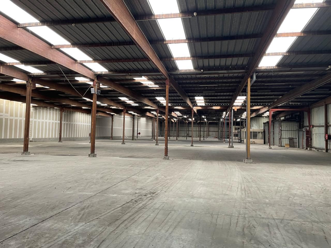 6868 m² pour cetentrepôts classe c en location à Coutras