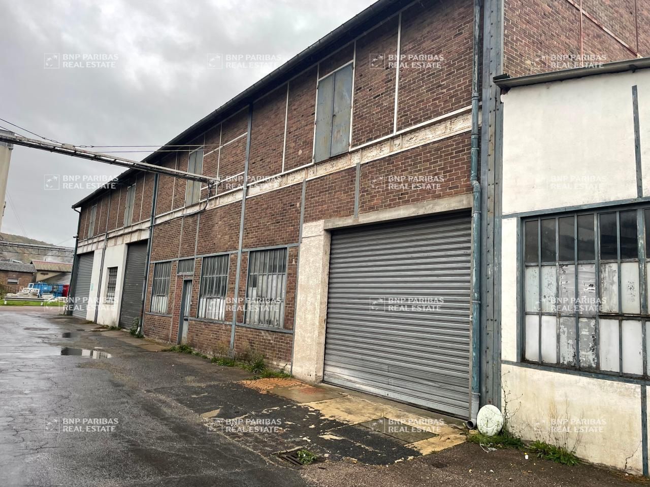 1300 m² pour ce activité en location à Bonnières-sur-seine