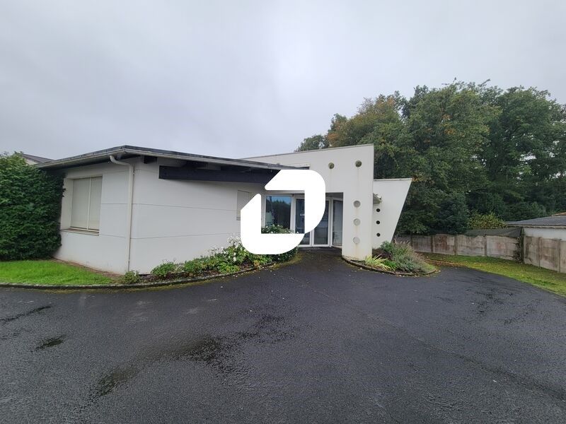 Situé au sud de Nantes, à proximité de la Gare de