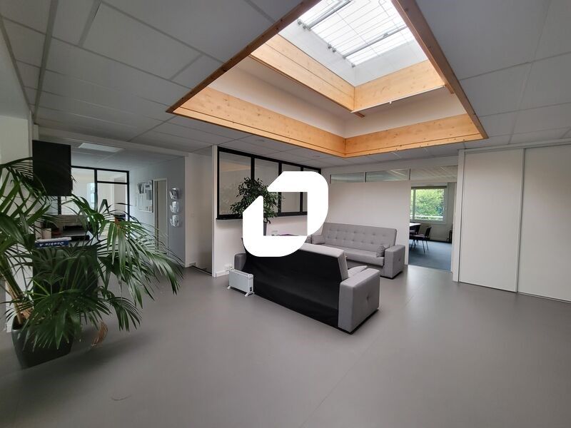 Situé au sud de Nantes, à proximité de la Gare de