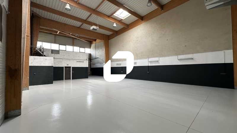 IMMPROVE vous propose à la location 1 lot de 300 