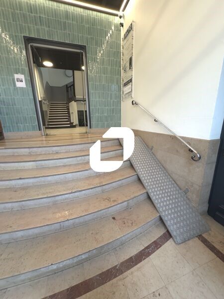 IMPROVE vous propose à la location dans un immeub