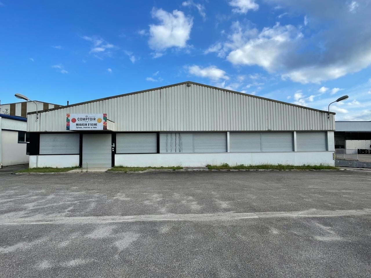 3300 m² pour ce activité en location à Isneauville