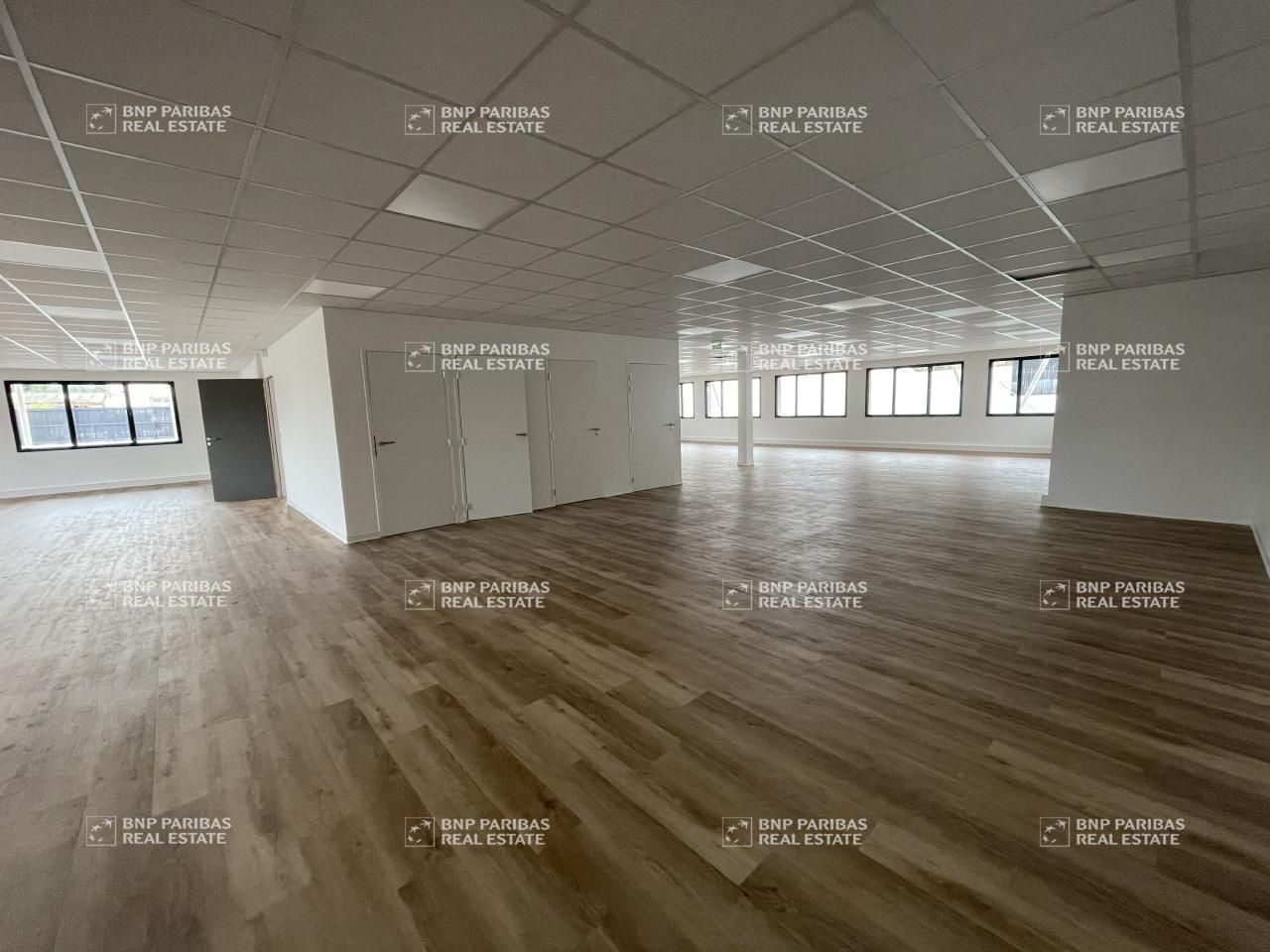 827 m² pour ce bureaux en location à Éguilles