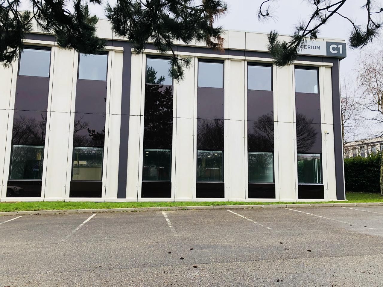 1994 m² pour ce bureaux en location à Cergy