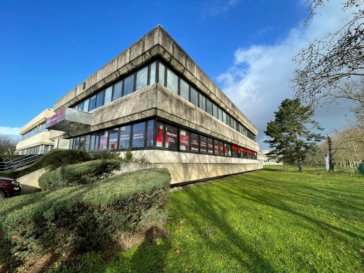 Vente Bureaux 370.35 m² divisibles 33520 Bruges