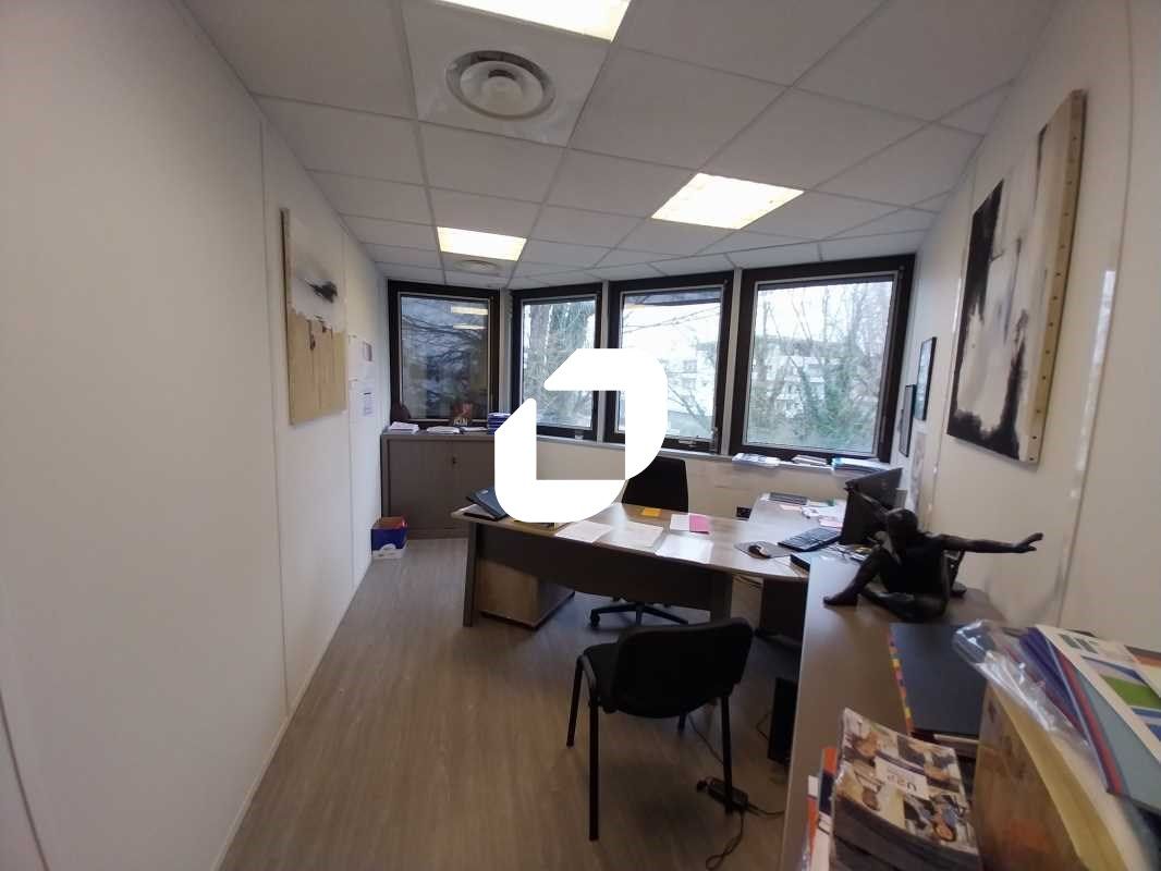 Dans un parc tertiaire dynamique et à proximité i