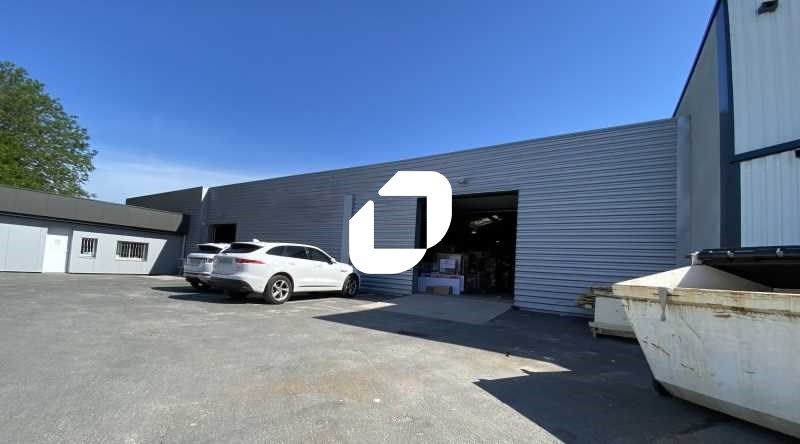 Au coeur de la zone commerciale de Sainte Eulalie