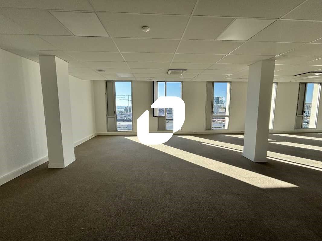 Dans le quartier Euratlantique et à proximité de 