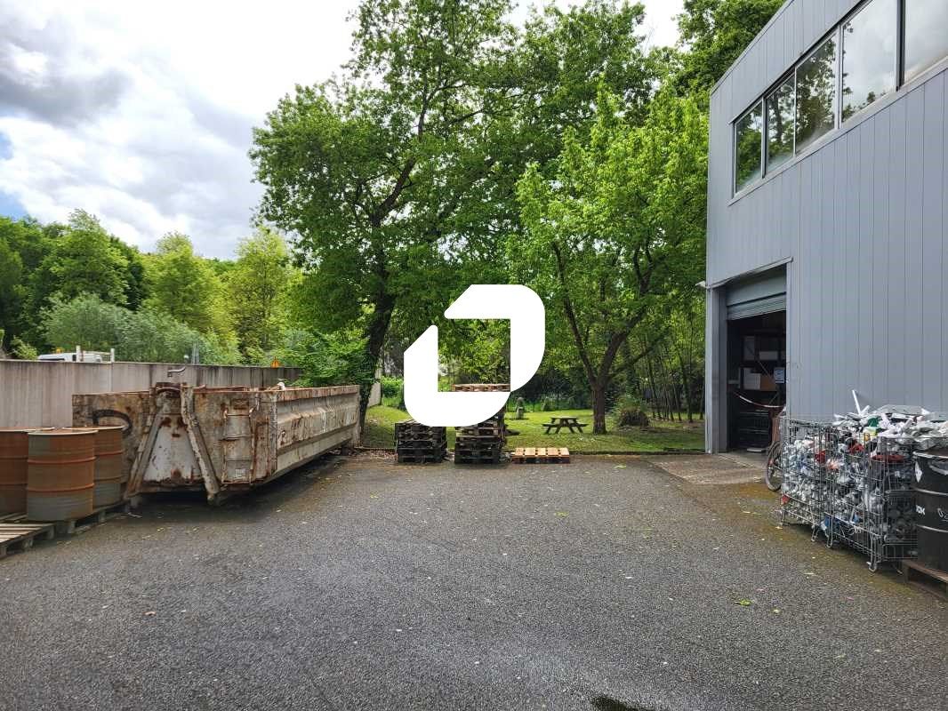 À proximité immédiate de l'autoroute A63 (Bordeau