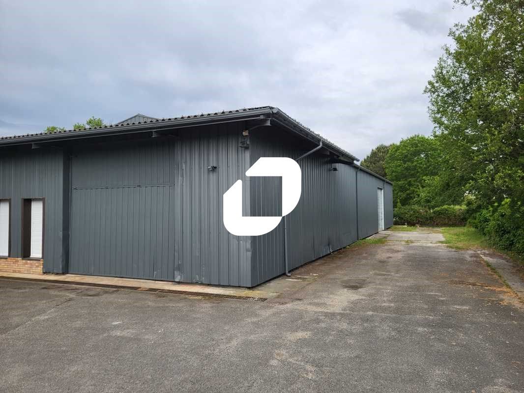 Au sein de la zone commerciale La Poterie à Gradi