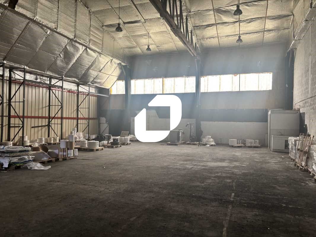 Situé au pied du pont Chaban-Delmas, au coeur d'u