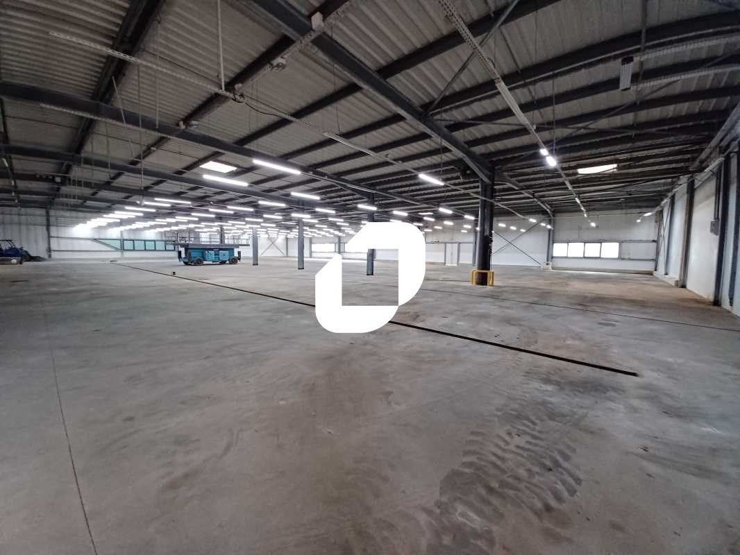 A proximité immédiate de la sortie de rocade et d