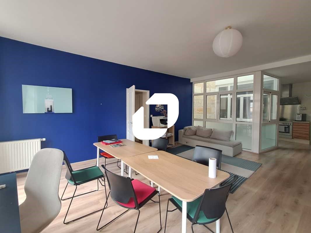 Dans l'hyper-centre de Bordeaux et au pied des tr