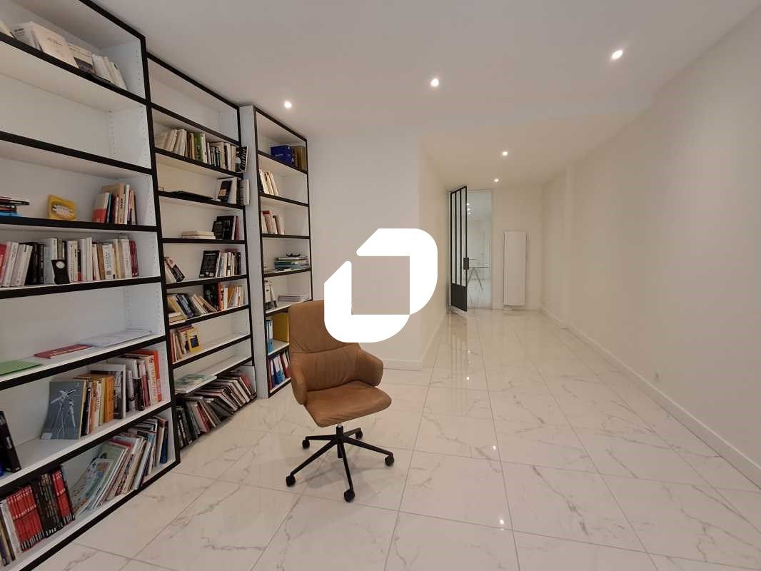 A proximité immédiate du Palais de Justice, IMMPR