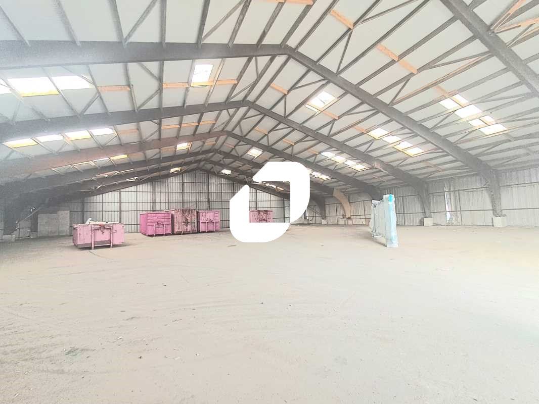 Au coeur de la zone d'activité de Bassens, a prox