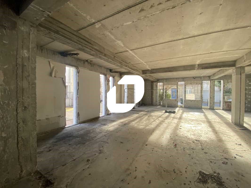 Sur les Boulevards, à 500 mètres de la ligne de T