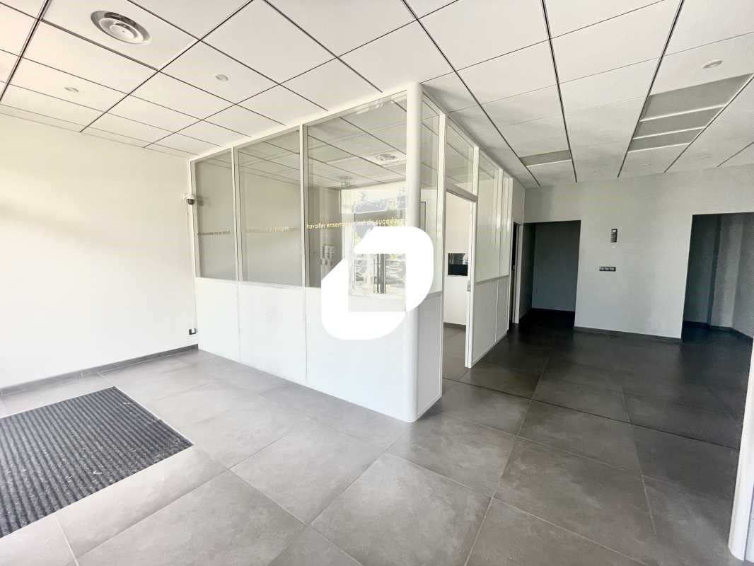 Sur la commune d'Eysines, sur un axe passant  et 