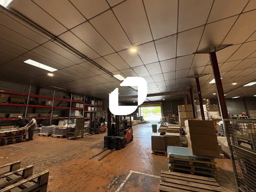 A proximité immédiate de l' A10 et de la métropol