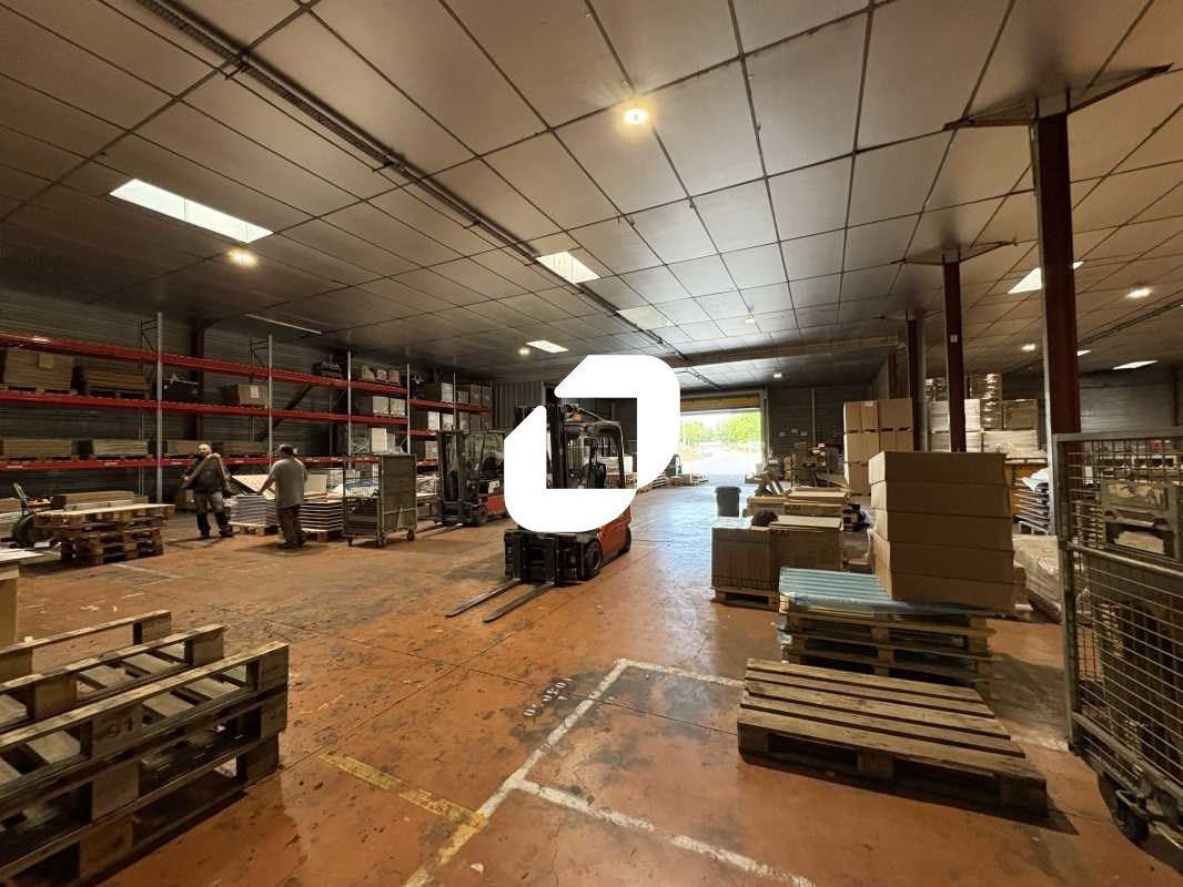 A proximité immédiate de l' A10 et de la métropol