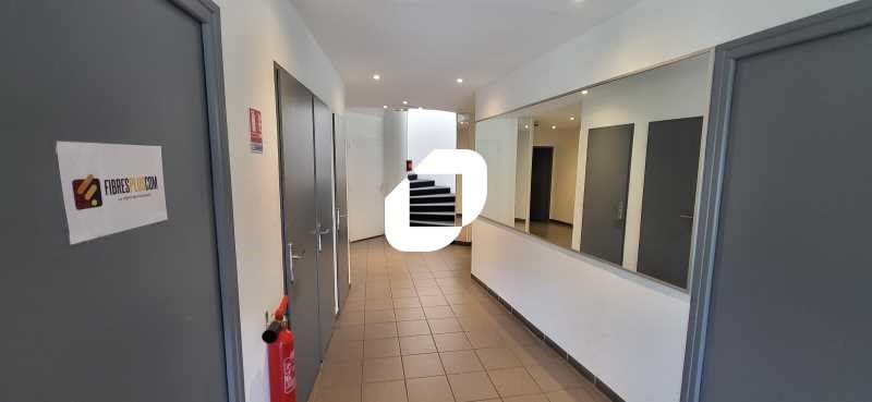 A proximité immédiate du tramway ainsi que de l'a