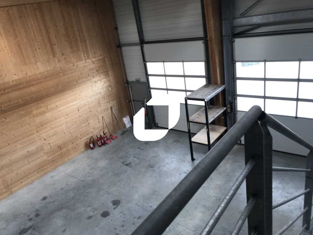 A proximité immédiate de l'A63 entre Bordeaux et