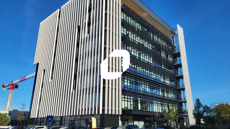 A proximité immédiate du tramway ainsi que de l'a