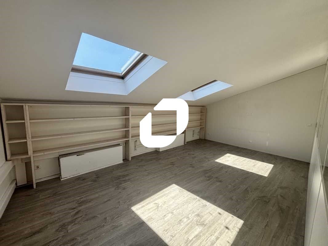 A proximité immédiate du palais de justice, Immpr