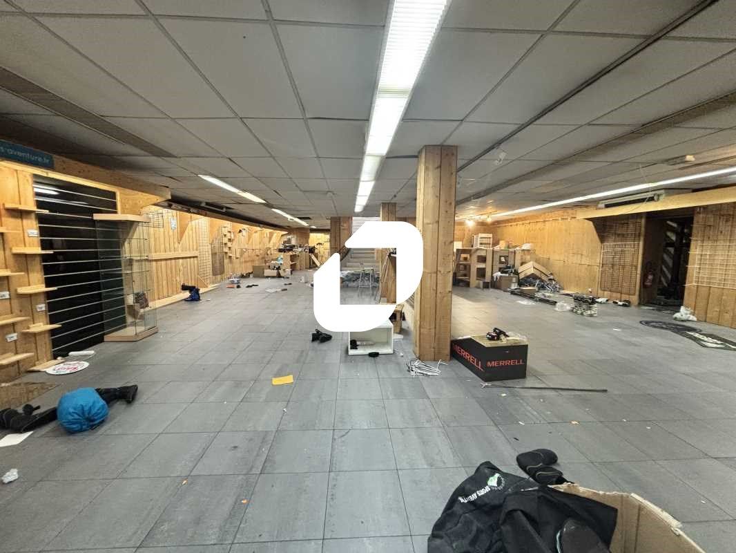 A proximité du Musée d'Aquitaine et du Tramway, I