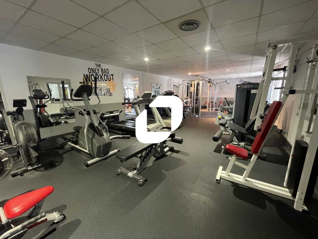 Sur la commune du Barp, et situé sur un axe majeu