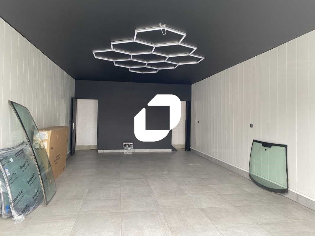 A 2km de la sortie 19 et à 3km de Rives d'Arcins,