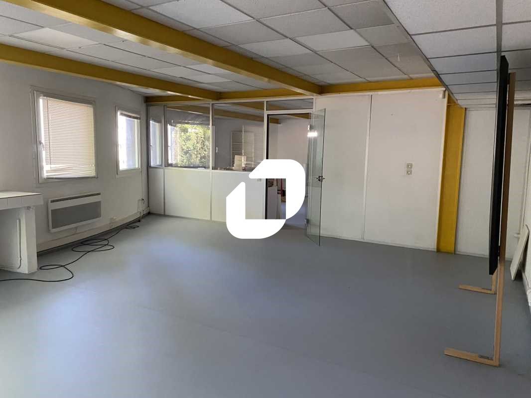 Au sein de la zone Aéroportuaire et à proximité i