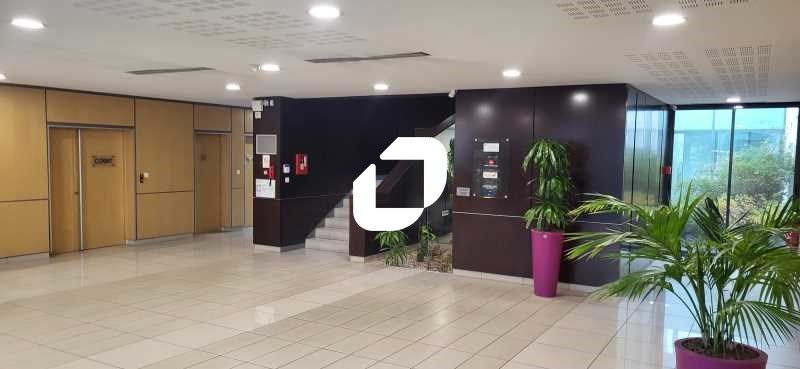 Au sein d'un parc clos, arboré et sécurisé, Immpr