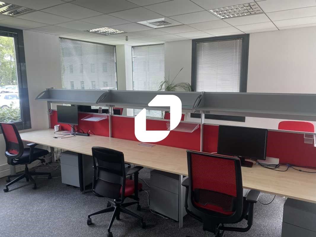 A proximité immédiate de l'aéroport et de la roca