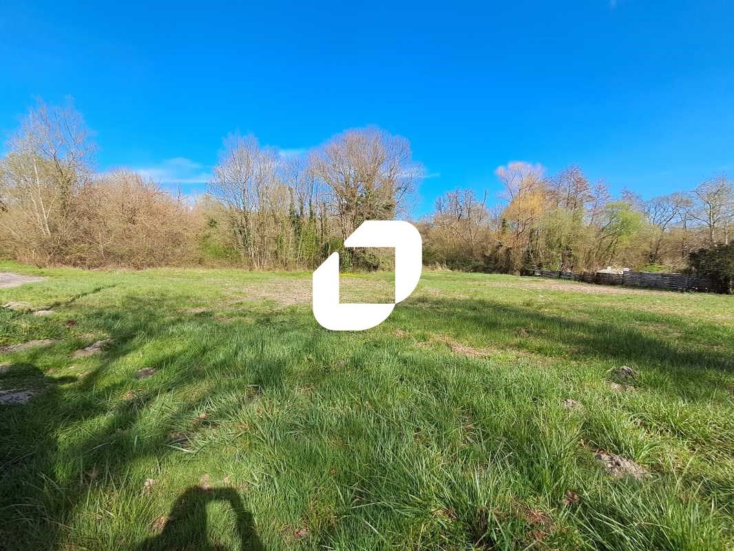 A proximité de L'A10, IMMPROVE vous propose à l'a