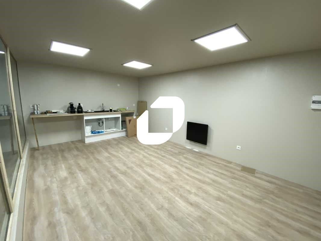 A proximité immédiate de la N89, IMMPROVE vous pr