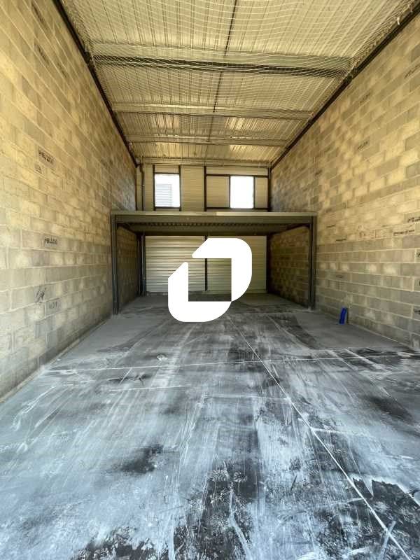 A proximité de la zone portuaire, Immprove vous p