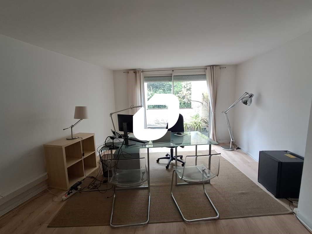 Entre les quartiers de Mériadeck et Saint-Seurin,