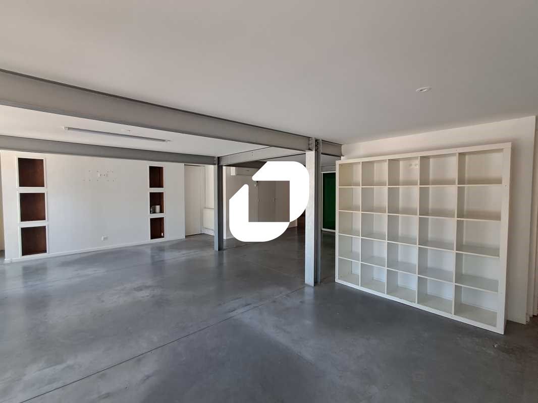 A proximité immédiate des quais, IMMPROVE vous pr