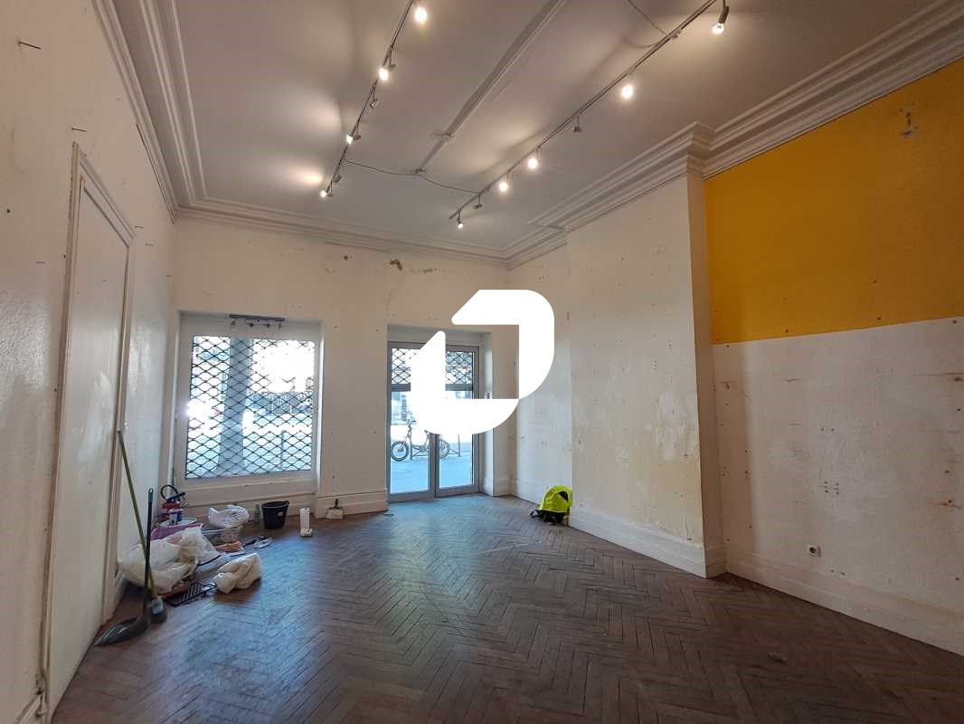 Entre la place Paul Doumer et le Jardin Public, I