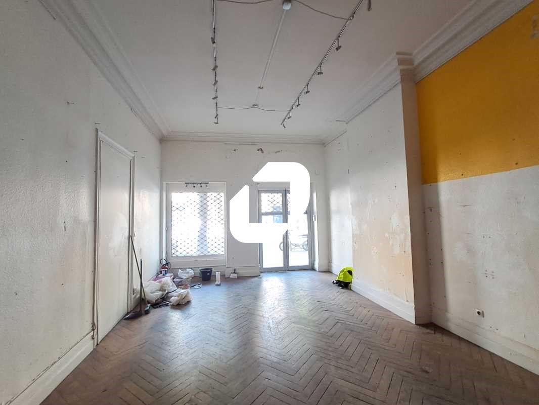 Entre la place Paul Doumer et le Jardin Public, I