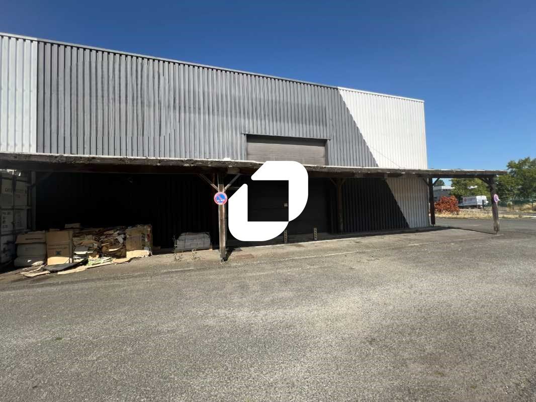 Près d'une zone commerciale dynamique, IMMPROVE v