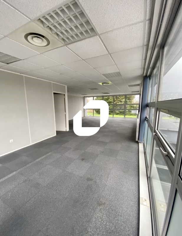 Sur la commune de BORDEAUX, à proximité immédiate