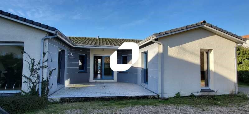 A proximité immédiate de la zone commerciale « Ch