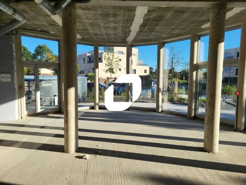 Sur un axe passant et au pied du tramway, IMMPROV