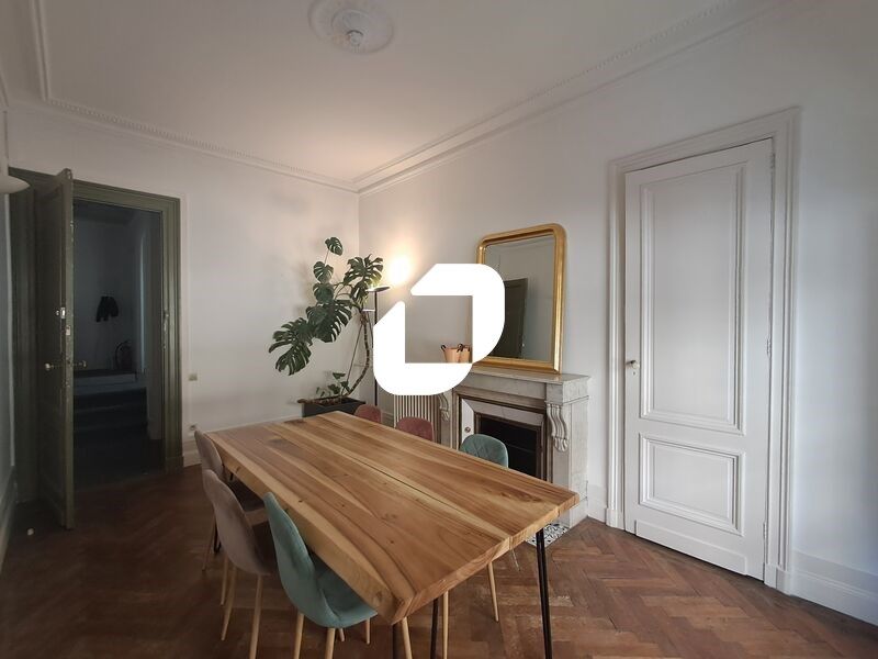 Idéalement situés à deux pas de la place des Quin