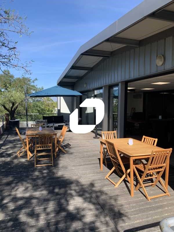 Idéalement situé à Cenon, à proximité de la sorti