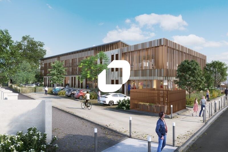 Sur un axe passant, à proximité de l'aéroport, IM