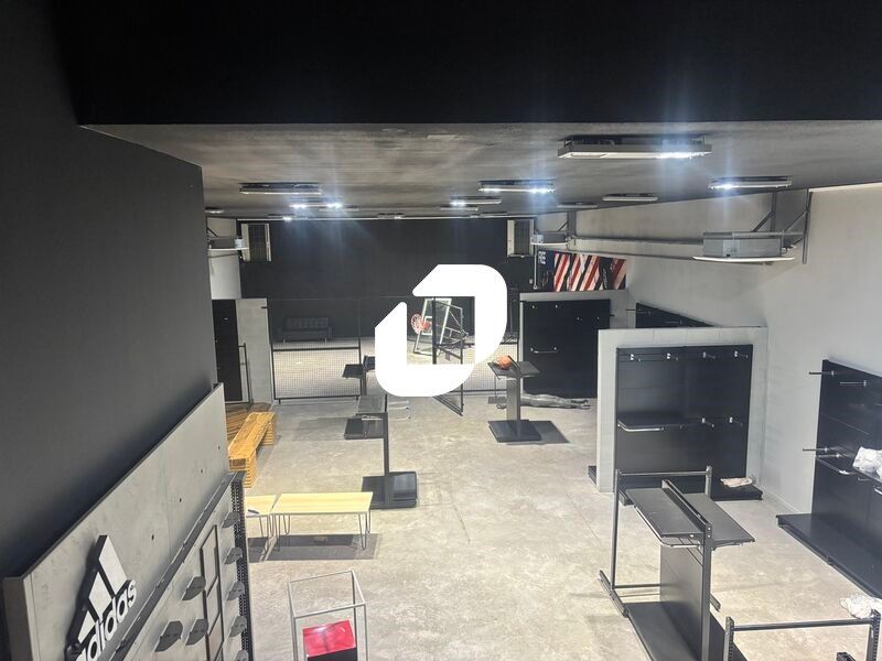 A proximité du quartier des Bassins à Flot et du 